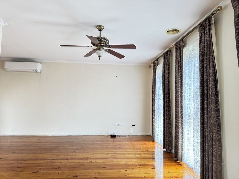 Photo - 16 Nantilla Crescent, Werribee VIC 3030 - Image 5