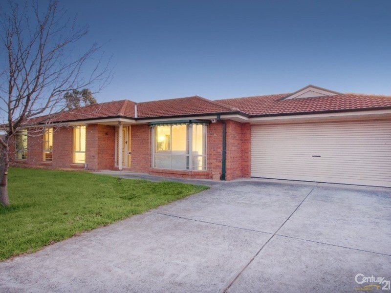 16 Naples Way, Pakenham VIC 3810