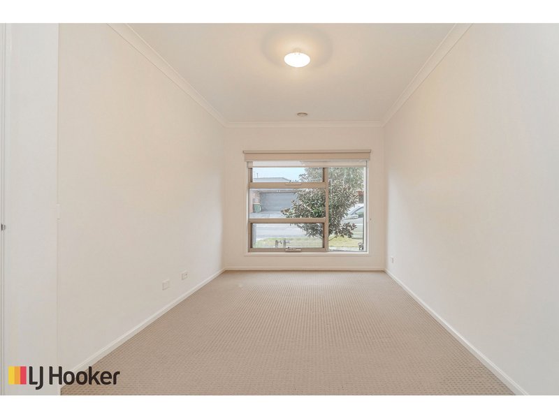 Photo - 16 Natural Drive, Craigieburn VIC 3064 - Image 13