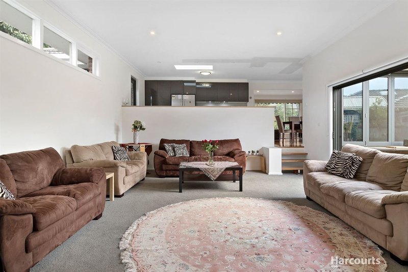 Photo - 16 Neera Court, Glen Waverley VIC 3150 - Image 5