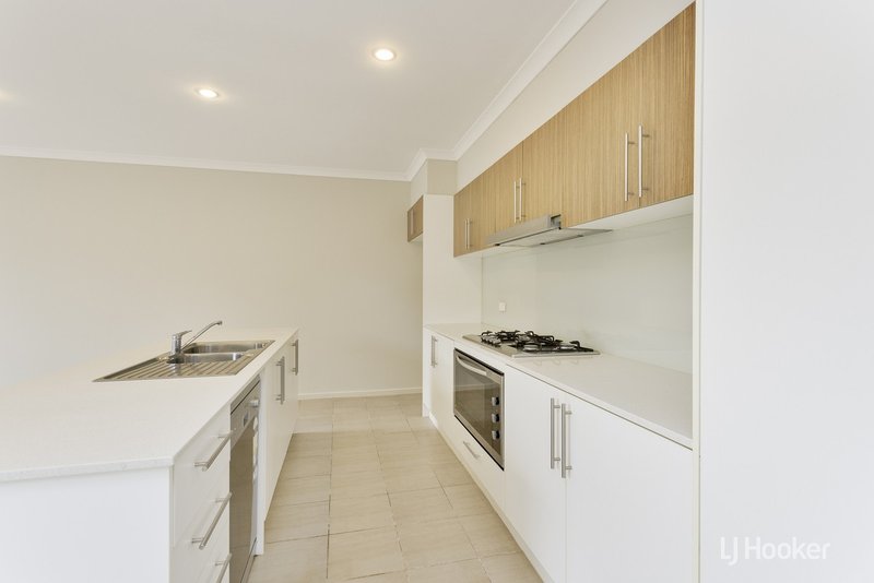 Photo - 16 Nest Place, Point Cook VIC 3030 - Image 3