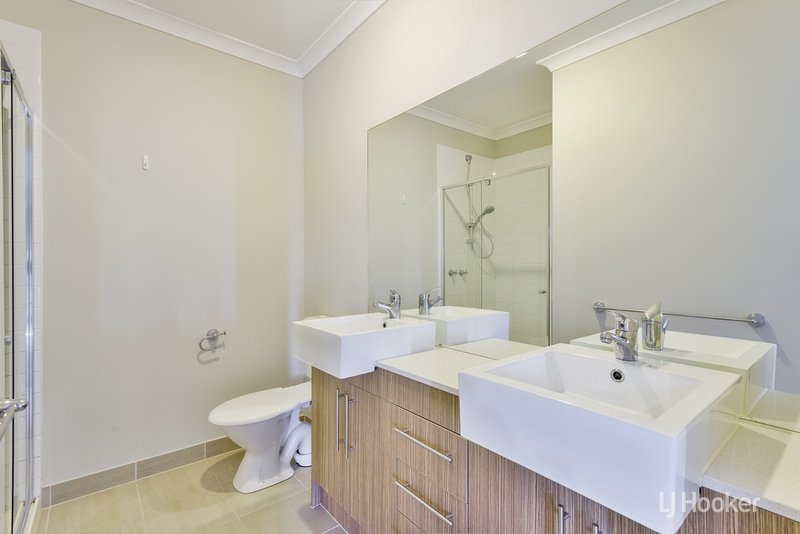 Photo - 16 Nest Place, Point Cook VIC 3030 - Image 8