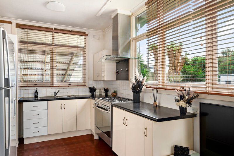 Photo - 16 Neville Avenue, Seaford VIC 3198 - Image 4