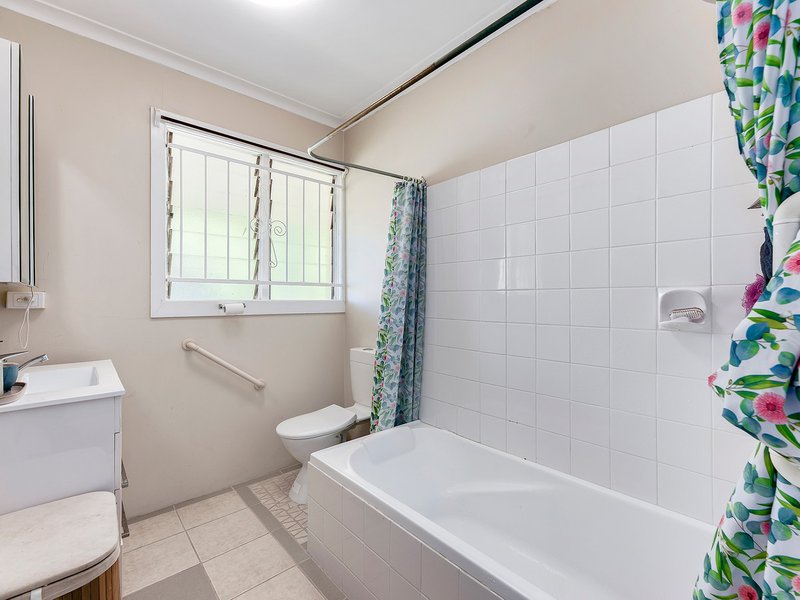 Photo - 16 Nevin Street, Aspley QLD 4034 - Image 9