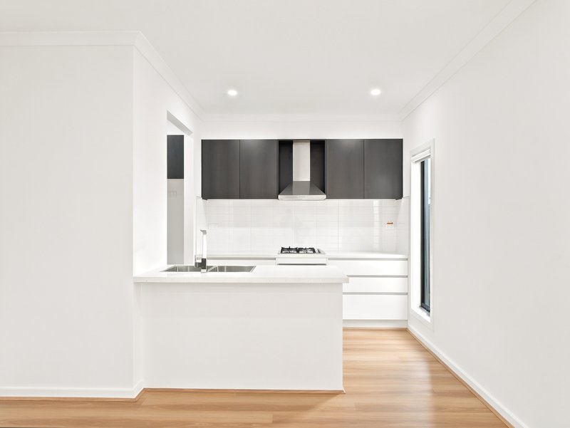 Photo - 16 Newcastle Road, Rockbank VIC 3335 - Image 7