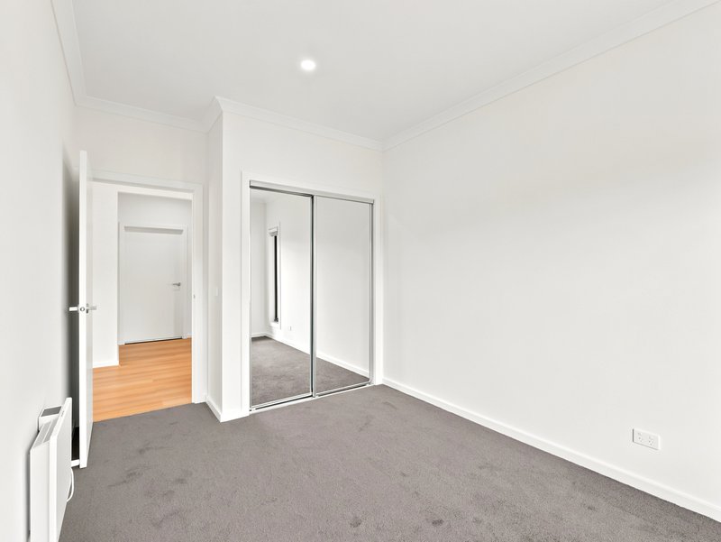 Photo - 16 Newcastle Road, Rockbank VIC 3335 - Image 9