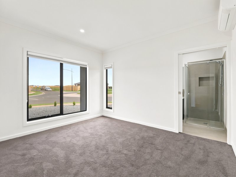 Photo - 16 Newcastle Road, Rockbank VIC 3335 - Image 14