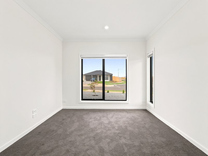 Photo - 16 Newcastle Road, Rockbank VIC 3335 - Image 15