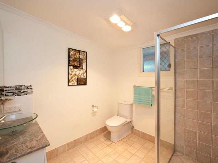 Photo - 16 Oaka Lane, Gladstone Central QLD 4680 - Image 12