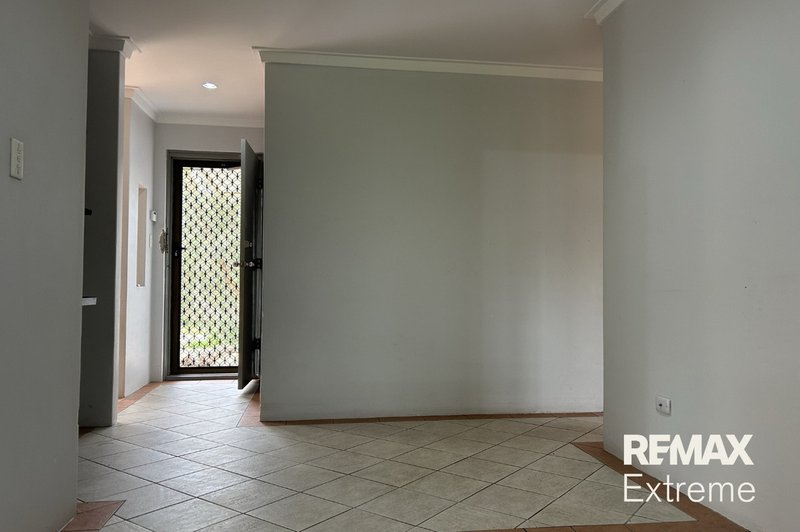 Photo - 16 Oakleaf Circle, Mirrabooka WA 6061 - Image 3