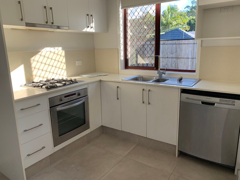 Photo - 16 Oasis Crescent, Elanora QLD 4221 - Image 6