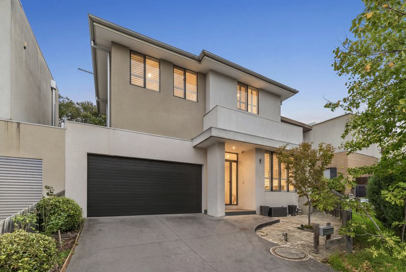Photo - 16 Ochre Place, Mount Waverley VIC 3149 - Image 1