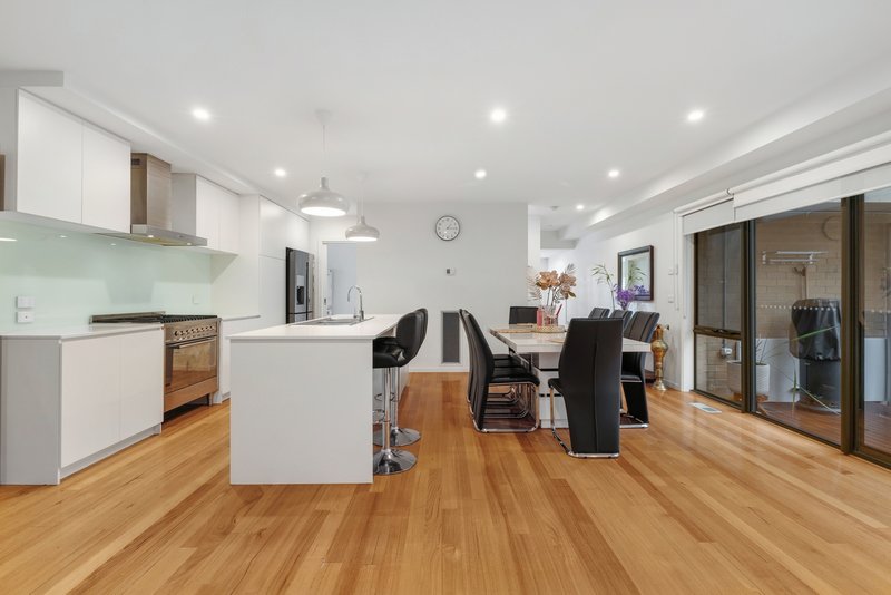 Photo - 16 Ochre Place, Mount Waverley VIC 3149 - Image 2