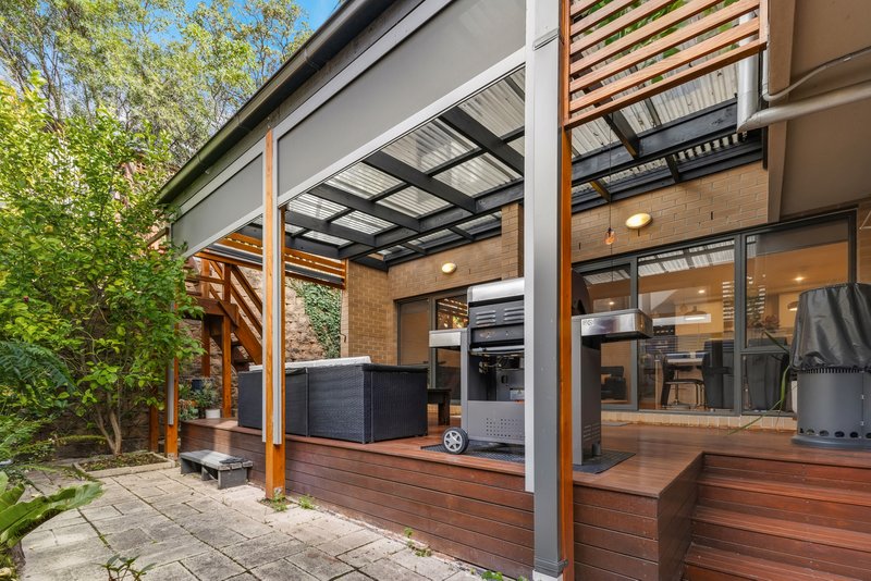 Photo - 16 Ochre Place, Mount Waverley VIC 3149 - Image 9