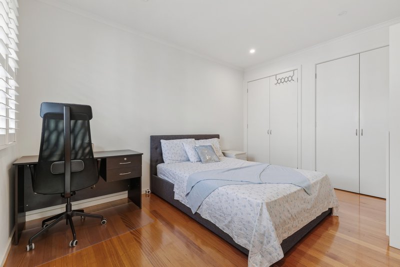 Photo - 16 Ochre Place, Mount Waverley VIC 3149 - Image 12