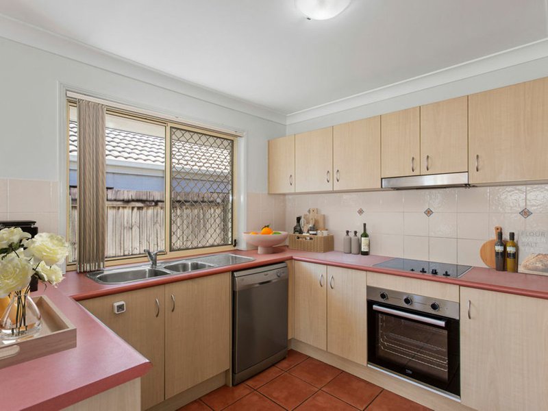 Photo - 16 Opossum Circuit, Springfield Lakes QLD 4300 - Image 4