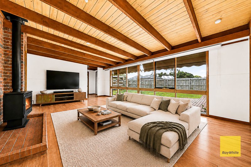 Photo - 16 Oppy Crescent, Hoppers Crossing VIC 3029 - Image 5