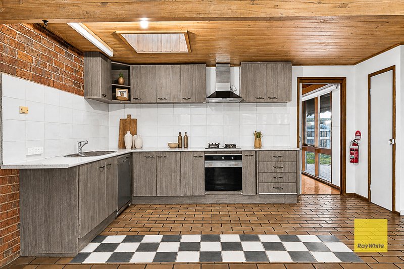 Photo - 16 Oppy Crescent, Hoppers Crossing VIC 3029 - Image 6