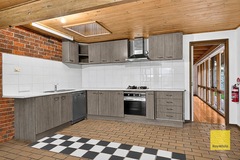 Photo - 16 Oppy Crescent, Hoppers Crossing VIC 3029 - Image 7
