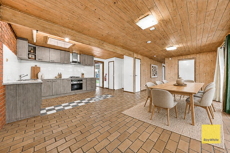 Photo - 16 Oppy Crescent, Hoppers Crossing VIC 3029 - Image 8