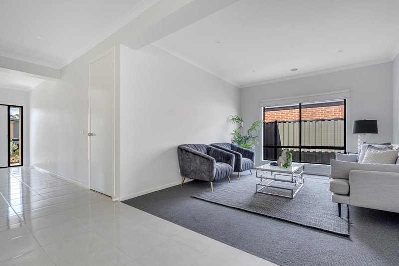 Photo - 16 Oresund Street, Craigieburn VIC 3064 - Image 2