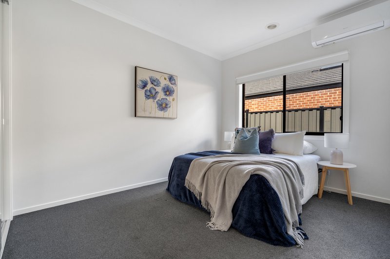 Photo - 16 Oresund Street, Craigieburn VIC 3064 - Image 15