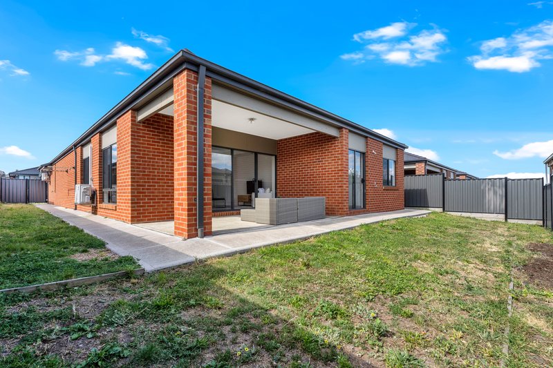 Photo - 16 Oresund Street, Craigieburn VIC 3064 - Image 19