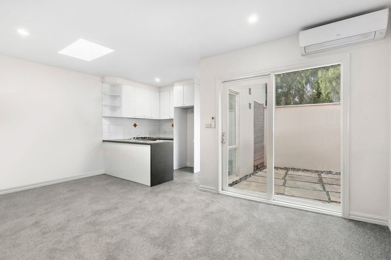 Photo - 16 Osborne Street, South Yarra VIC 3141 - Image 5