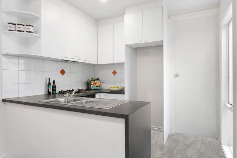 Photo - 16 Osborne Street, South Yarra VIC 3141 - Image 6