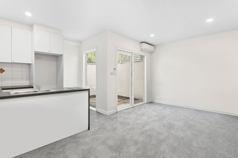 Photo - 16 Osborne Street, South Yarra VIC 3141 - Image 7
