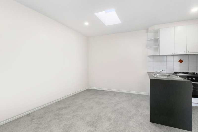 Photo - 16 Osborne Street, South Yarra VIC 3141 - Image 9