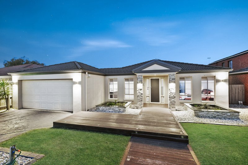 Photo - 16 Osmington Circle, Narre Warren South VIC 3805 - Image 2