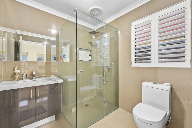 Photo - 16 Osmington Circle, Narre Warren South VIC 3805 - Image 11