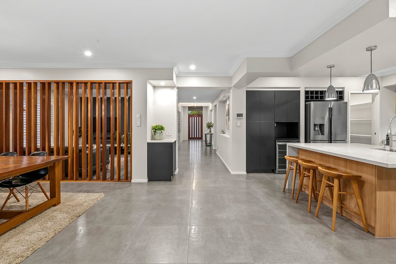 Photo - 16 Outlook Crescent, Bridgeman Downs QLD 4035 - Image 3