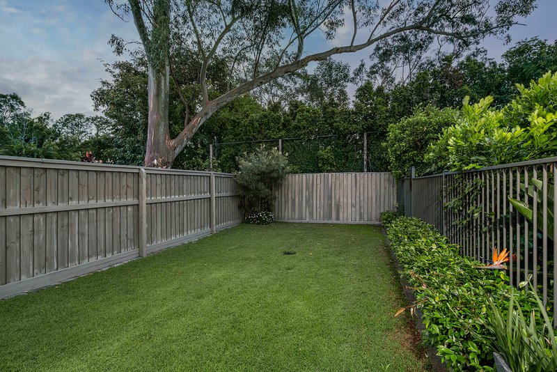 Photo - 16 Outlook Crescent, Bridgeman Downs QLD 4035 - Image 21