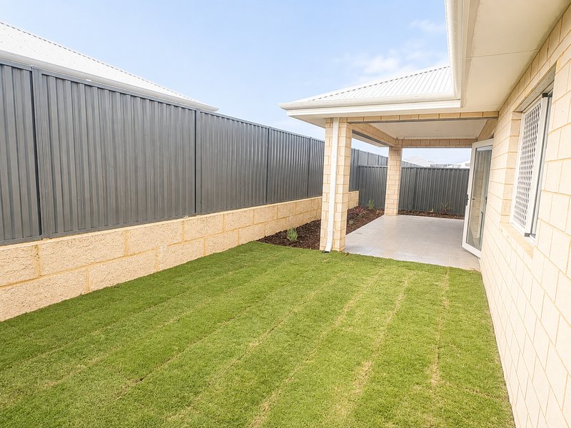 Photo - 16 Pappinbarra Road, Lakelands WA 6180 - Image 12