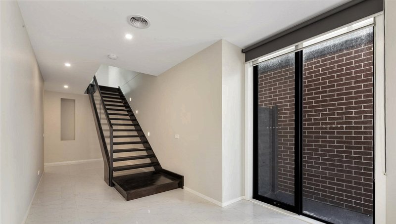 Photo - 16 Parkedge Drive, Wantirna South VIC 3152 - Image 3