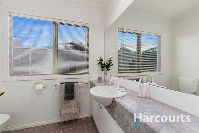 Photo - 16 Parklane Way, Rowville VIC 3178 - Image 11