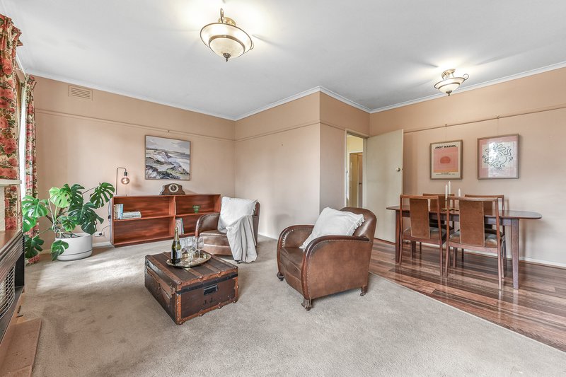 Photo - 16 Parkmore Road, Forest Hill VIC 3131 - Image 4