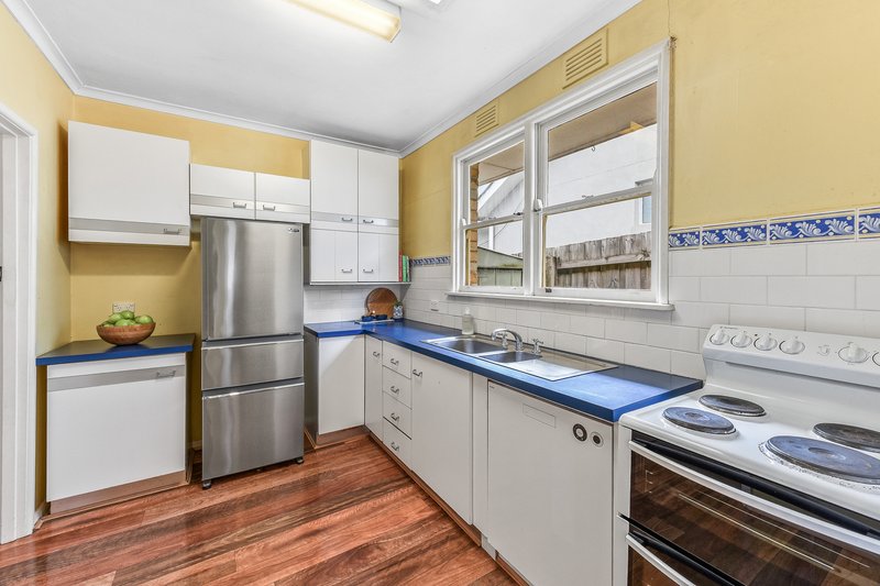 Photo - 16 Parkmore Road, Forest Hill VIC 3131 - Image 5