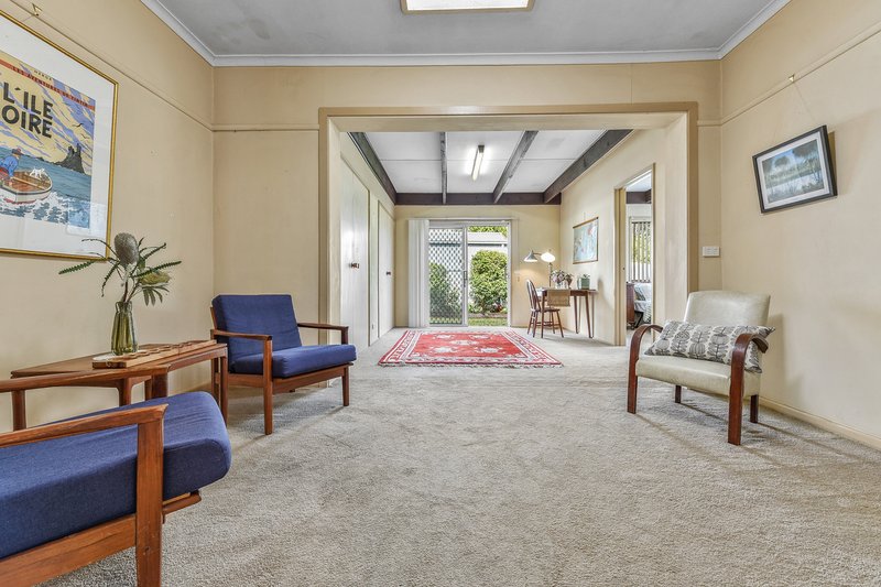 Photo - 16 Parkmore Road, Forest Hill VIC 3131 - Image 6