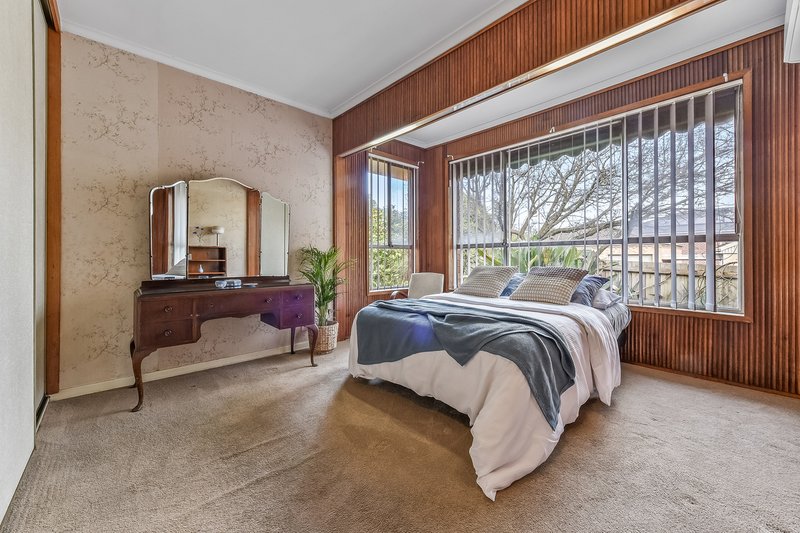 Photo - 16 Parkmore Road, Forest Hill VIC 3131 - Image 9