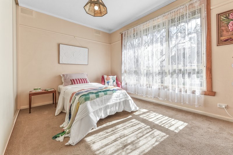 Photo - 16 Parkmore Road, Forest Hill VIC 3131 - Image 11