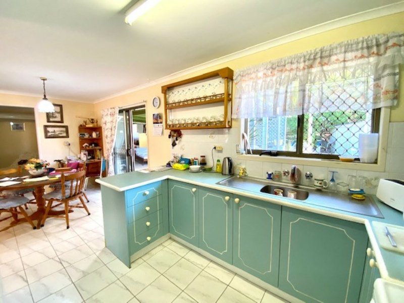 Photo - 16 Parkside Street, Tannum Sands QLD 4680 - Image 7