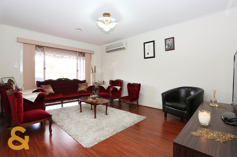 Photo - 16 Parnell Court, Roxburgh Park VIC 3064 - Image 3