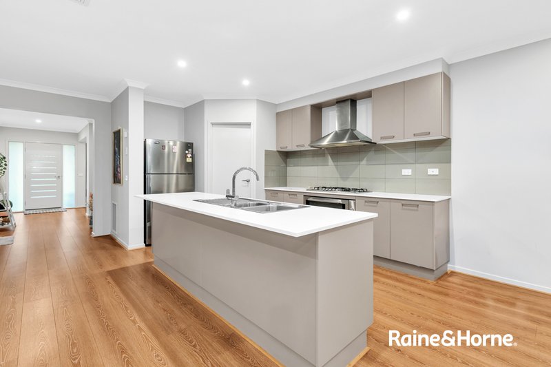 Photo - 16 Pasture Circuit, Clyde North VIC 3978 - Image 6