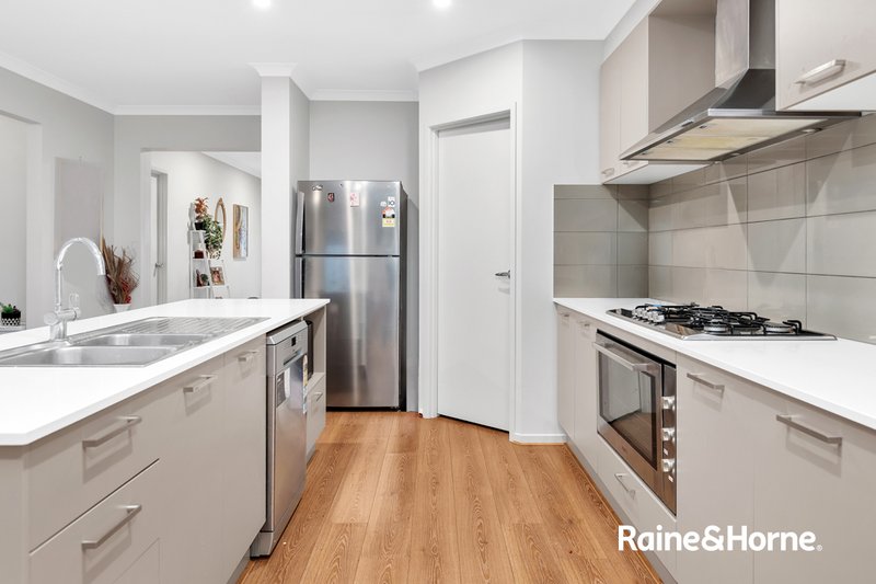 Photo - 16 Pasture Circuit, Clyde North VIC 3978 - Image 7
