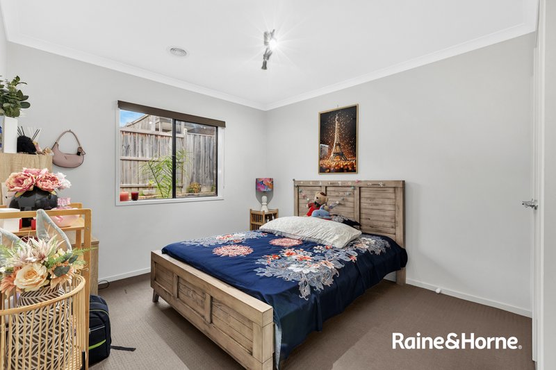 Photo - 16 Pasture Circuit, Clyde North VIC 3978 - Image 11