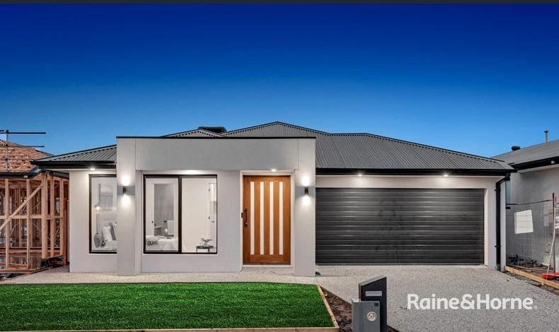 16 Patrobas Loop, Cranbourne East VIC 3977