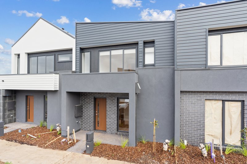 Photo - 16 Pendower Way, Werribee VIC 3030 - Image 1